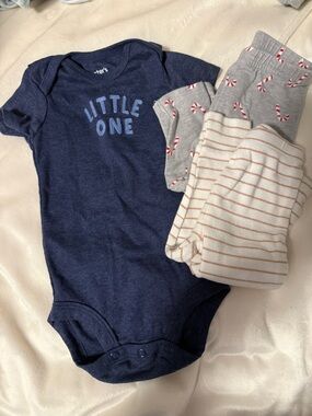🫐2for$20🫐A18 Carters  bundle onsie and 2 legging